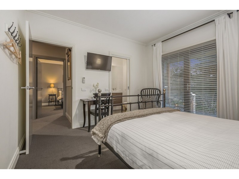 Motobean Cafe, 15 Ellesmere Place, Malmsbury VIC 3446