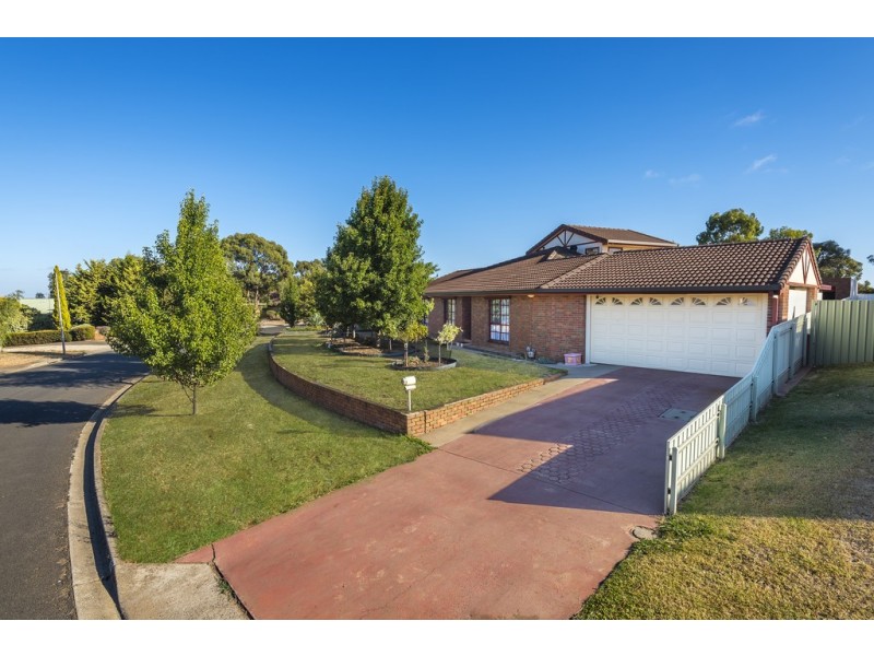 6 Castles Crescent, Kyneton VIC 3444