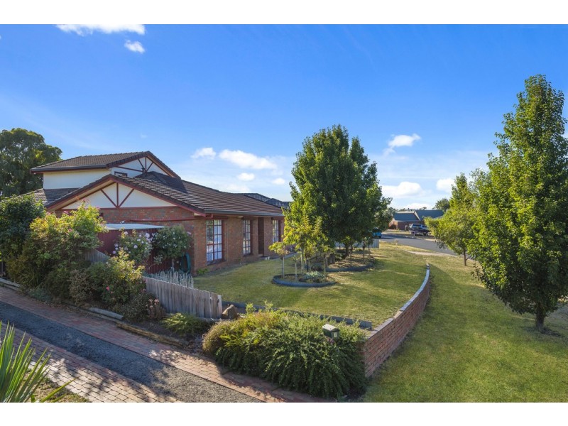 6 Castles Crescent, Kyneton VIC 3444