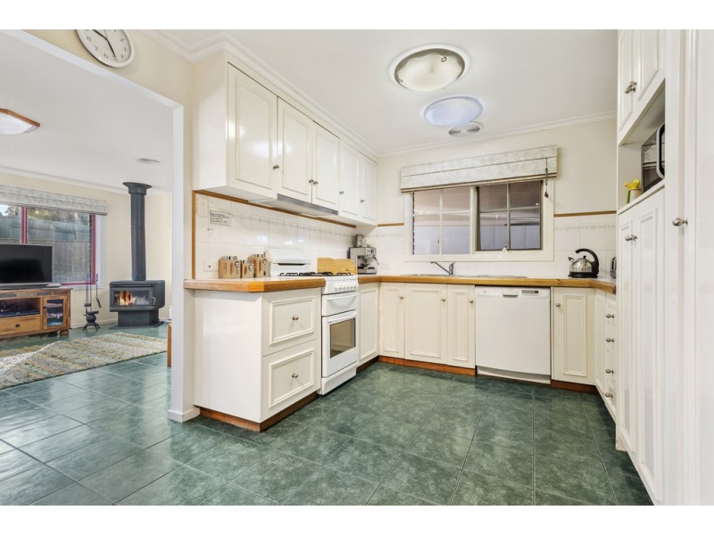 6 Castles Crescent, Kyneton VIC 3444