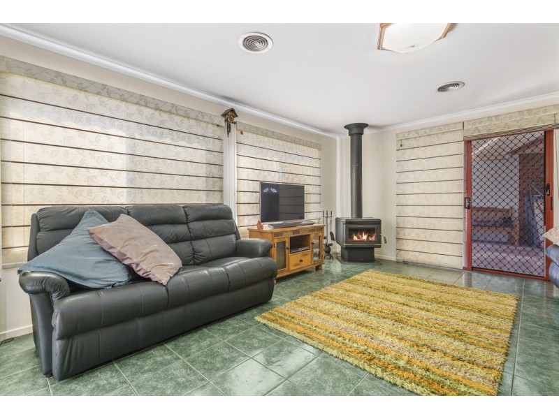 6 Castles Crescent, Kyneton VIC 3444