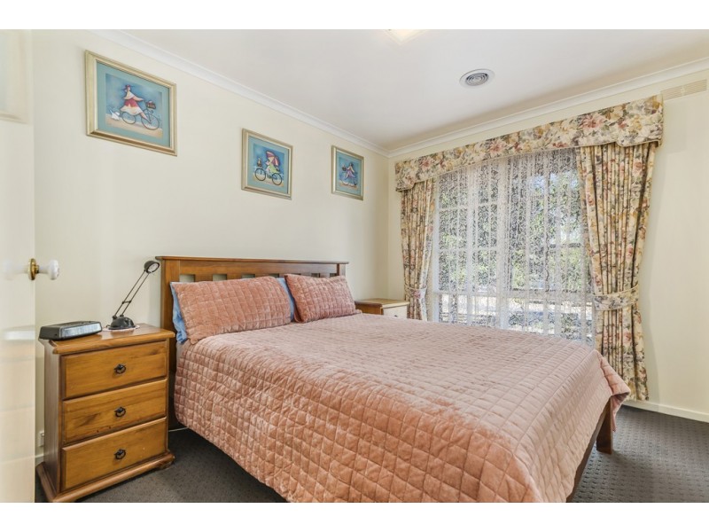 6 Castles Crescent, Kyneton VIC 3444