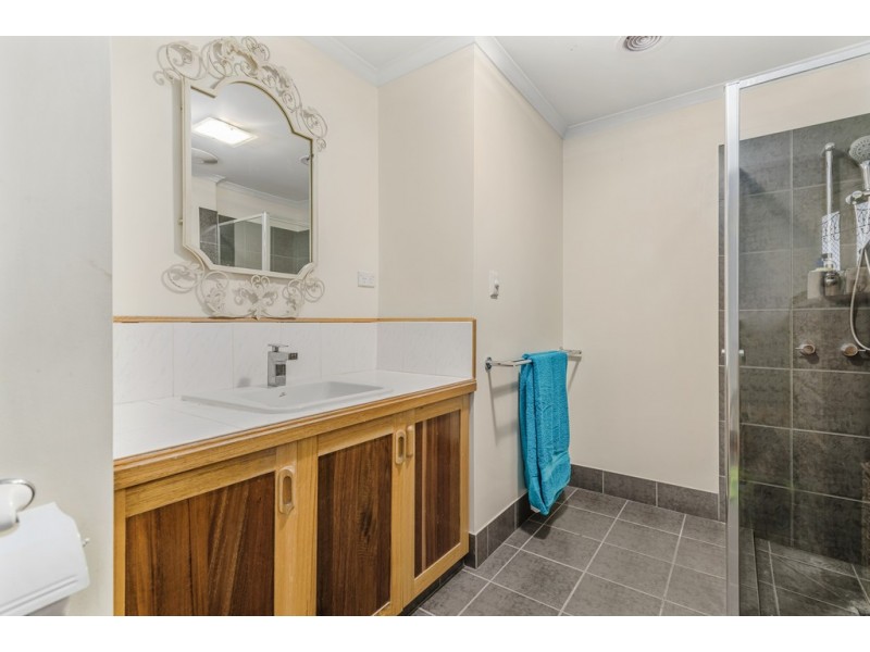 6 Castles Crescent, Kyneton VIC 3444