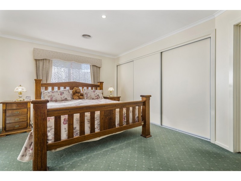 6 Castles Crescent, Kyneton VIC 3444