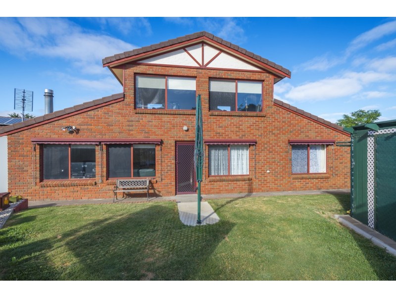 6 Castles Crescent, Kyneton VIC 3444