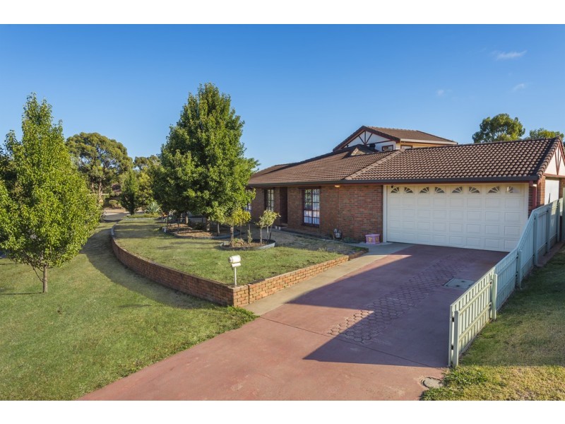 6 Castles Crescent, Kyneton VIC 3444