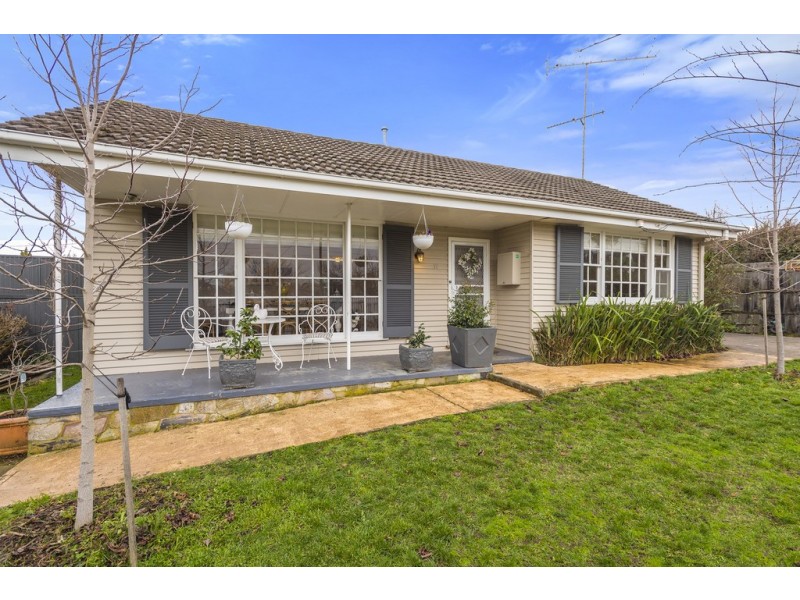 17 Sturt Street, Kyneton VIC 3444