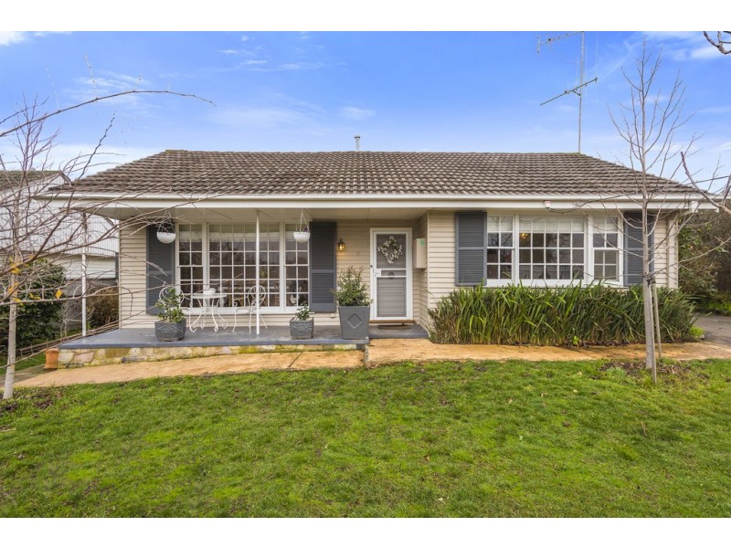 17 Sturt Street, Kyneton VIC 3444