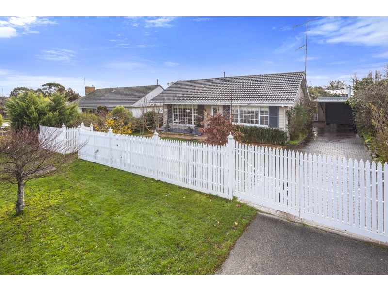 17 Sturt Street, Kyneton VIC 3444