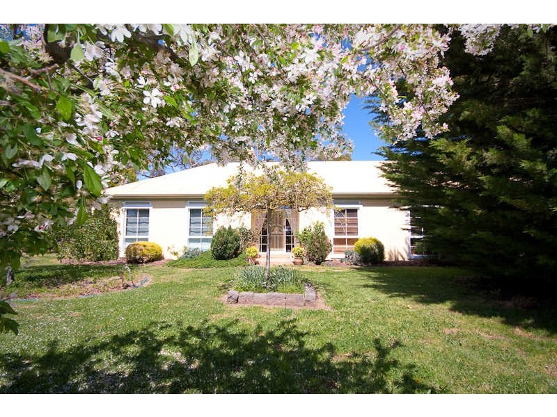 48 FAIRBAIRN PLACE*, Kyneton VIC 3444