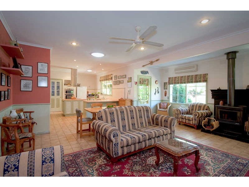 48 FAIRBAIRN PLACE*, Kyneton VIC 3444