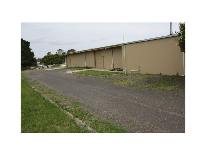 42 and 44  Redesdale Road*, Kyneton VIC 3444
