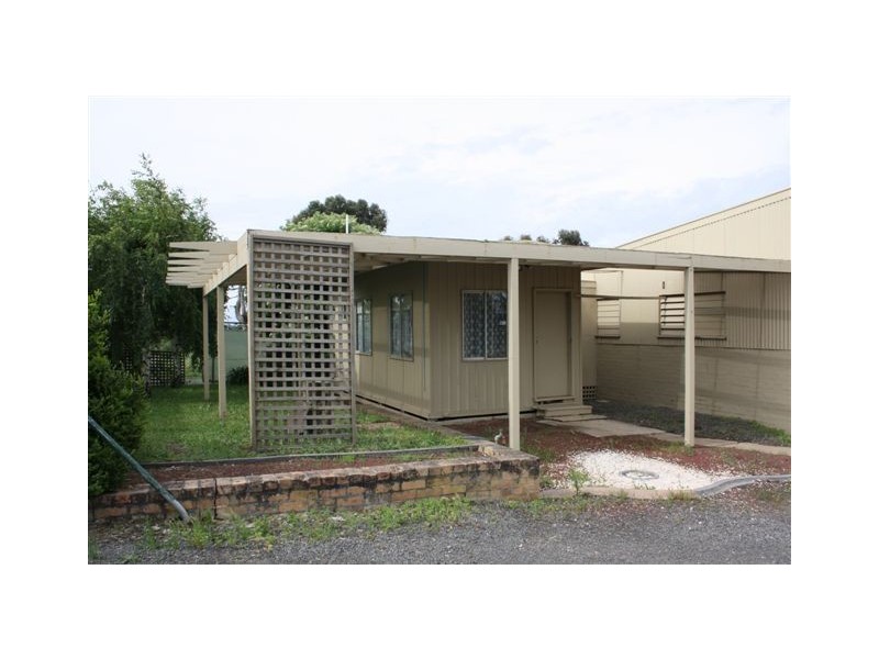 42 and 44  Redesdale Road*, Kyneton VIC 3444