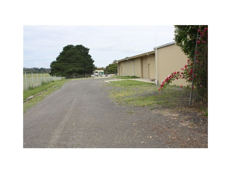 42 and 44  Redesdale Road*, Kyneton VIC 3444