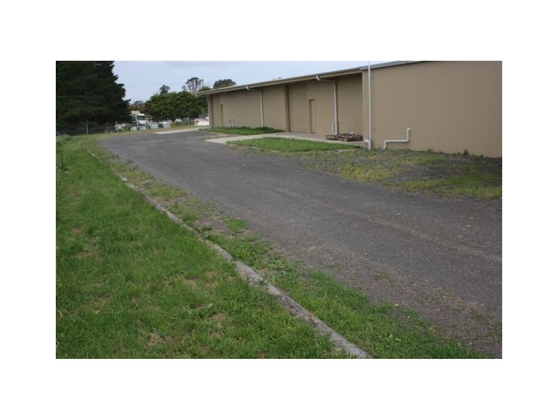 42 and 44  Redesdale Road*, Kyneton VIC 3444