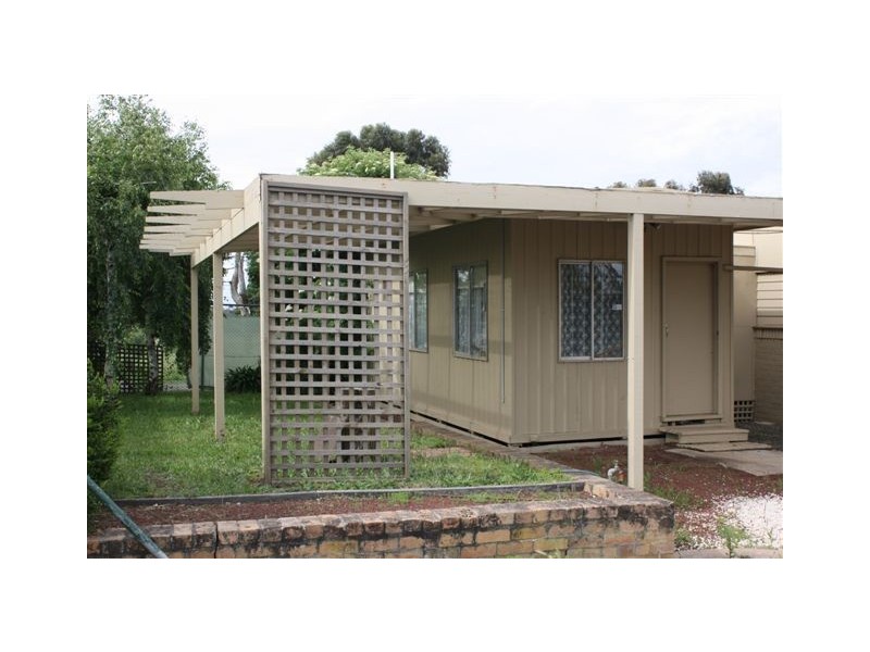 42 and 44  Redesdale Road*, Kyneton VIC 3444