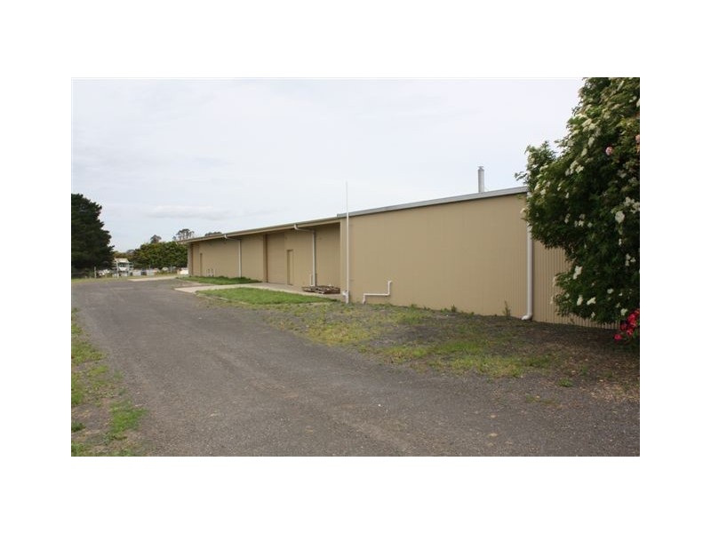 42 and 44  Redesdale Road*, Kyneton VIC 3444