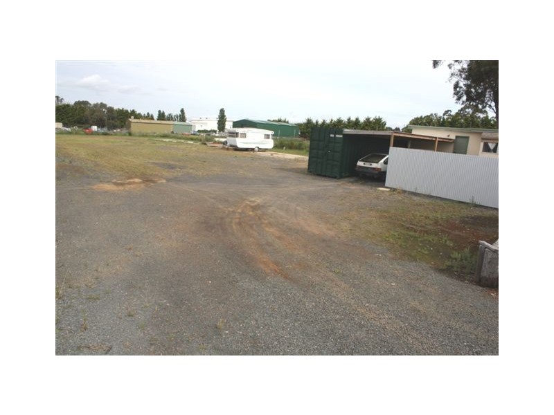 42 and 44  Redesdale Road*, Kyneton VIC 3444