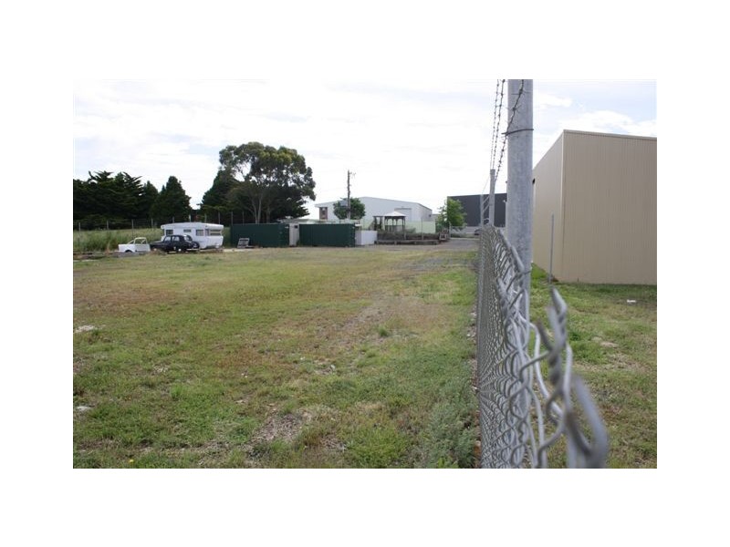 42 and 44  Redesdale Road*, Kyneton VIC 3444