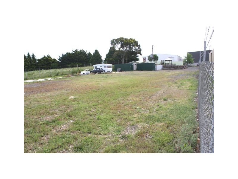 42 and 44  Redesdale Road*, Kyneton VIC 3444