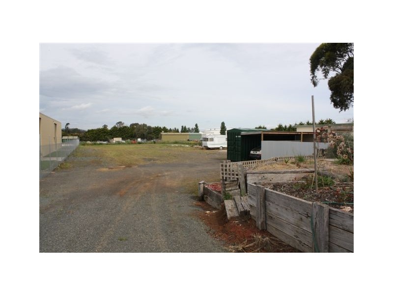 42 and 44  Redesdale Road*, Kyneton VIC 3444
