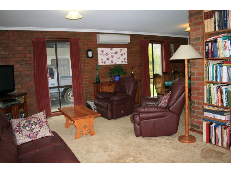 279 Burton Avenue, Kyneton VIC 3444