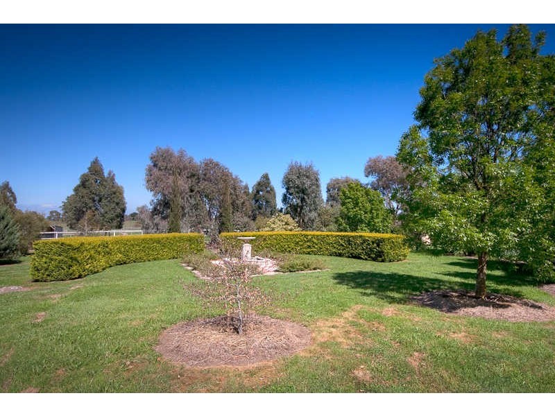48 FAIRBAIRN PLACE, Kyneton VIC 3444