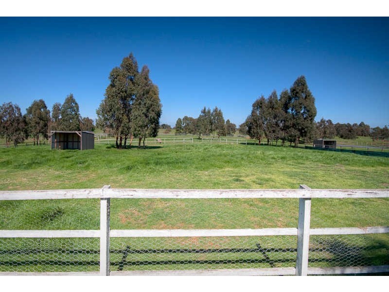 48 FAIRBAIRN PLACE, Kyneton VIC 3444