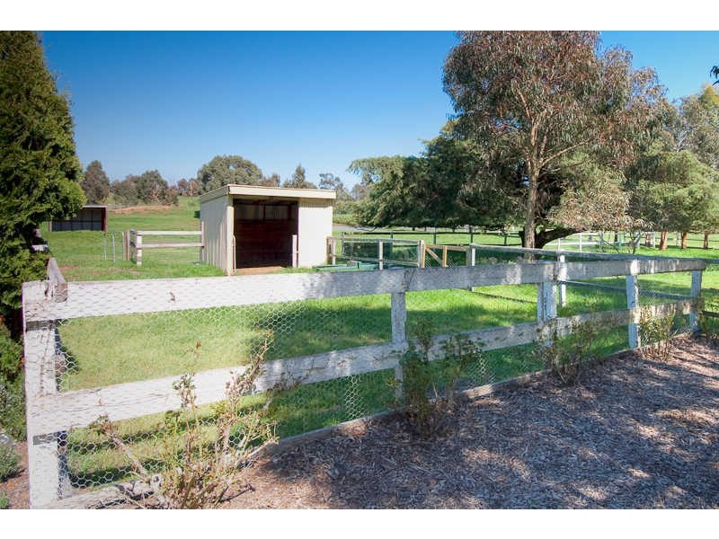 48 FAIRBAIRN PLACE, Kyneton VIC 3444