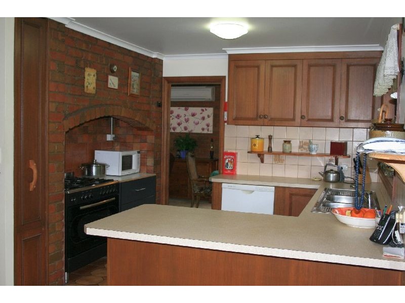 279 Burton Avenue, Kyneton VIC 3444