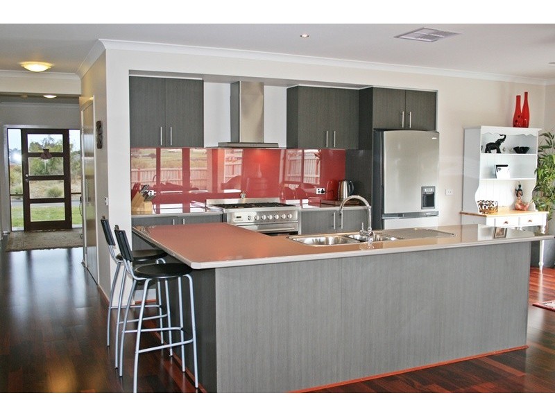 6 Martin Place, Kyneton VIC 3444