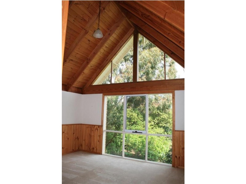 49 WHITE AVENUE, Romsey VIC 3434