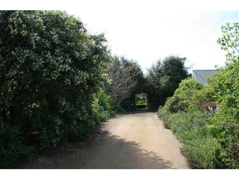 49 WHITE AVENUE, Romsey VIC 3434