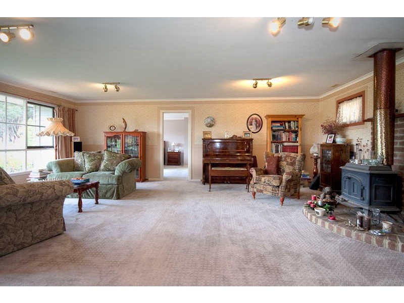 628  Burke and Wills Track, Benloch VIC 3435