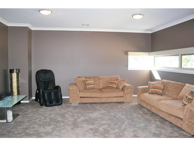 2 Opal Crt, Kyneton VIC 3444