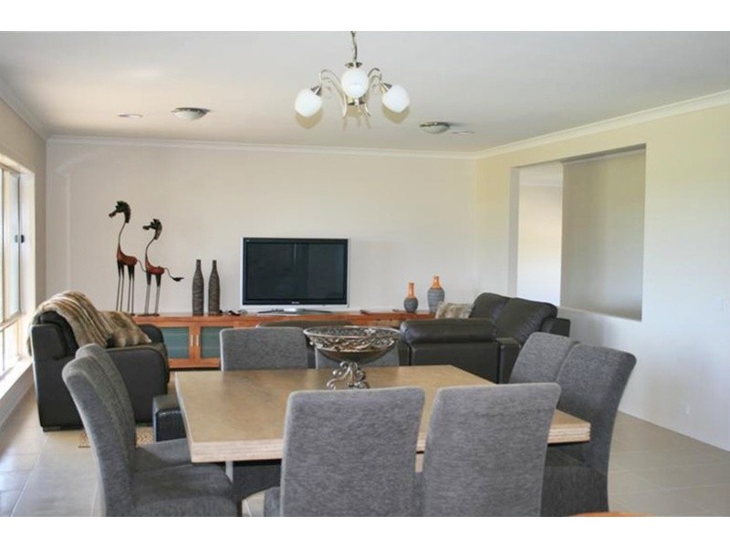 2 Opal Crt, Kyneton VIC 3444