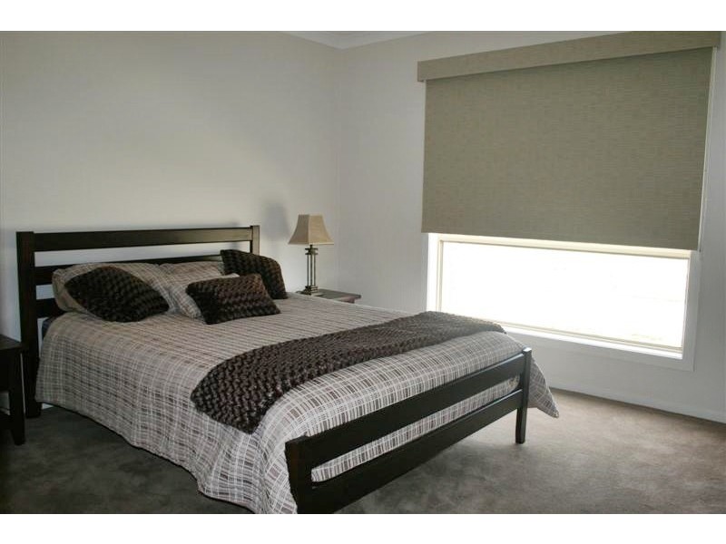 2 Opal Crt, Kyneton VIC 3444