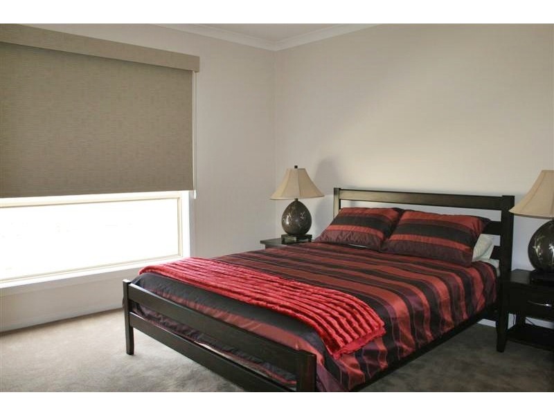 2 Opal Crt, Kyneton VIC 3444