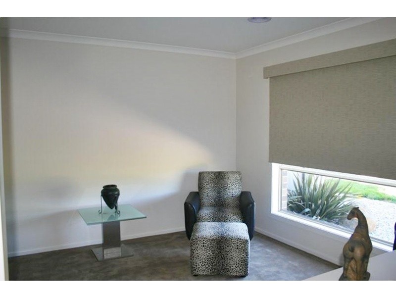 2 Opal Crt, Kyneton VIC 3444