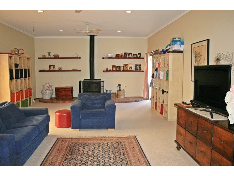 359 TARADALE RD, Drummond North VIC 3446