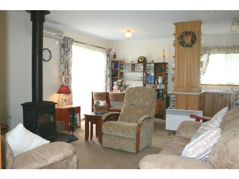 76 BEAUCHAMP STREET., Kyneton VIC 3444