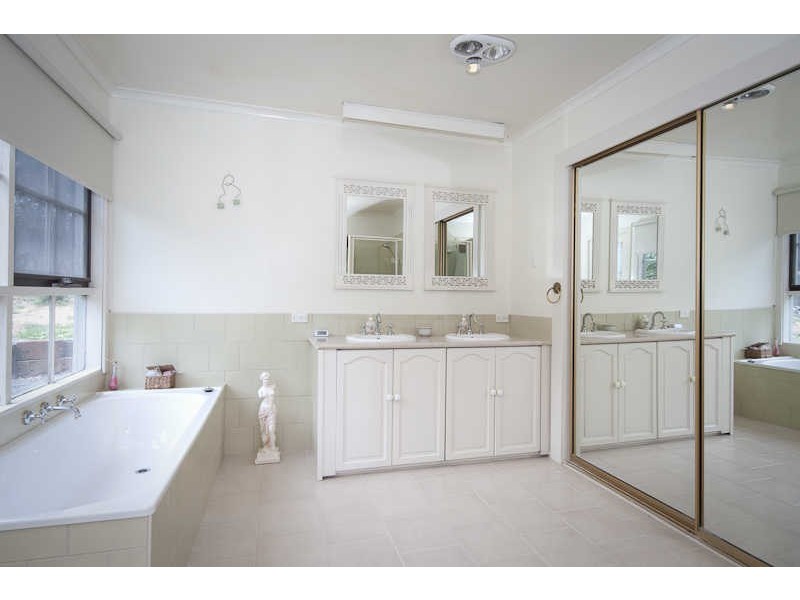 628 BURKE and WILLS TRACK, Lancefield VIC 3435