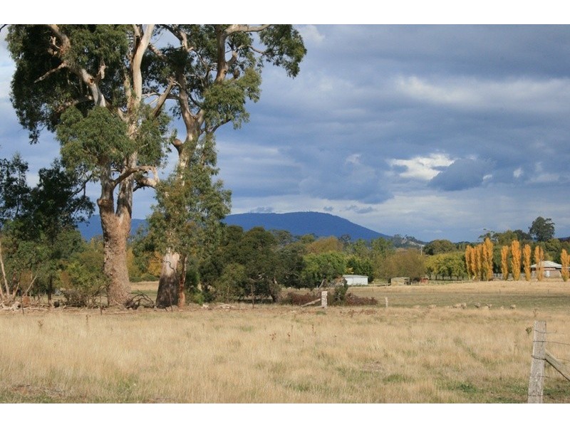 132 NORTHUMBERLAND ROAD, Kyneton VIC 3444