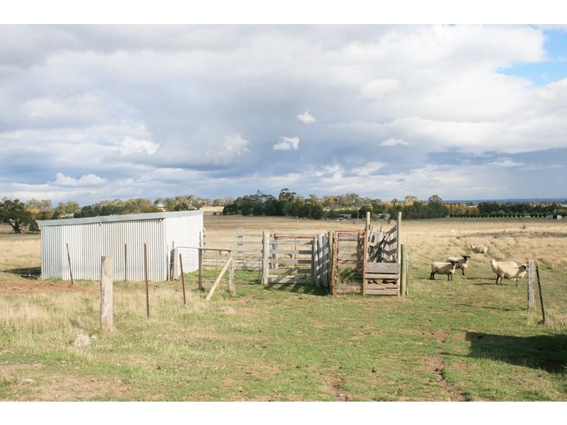 132 NORTHUMBERLAND ROAD, Kyneton VIC 3444