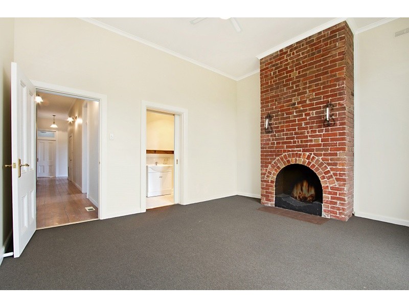 2D Mollison Street, Kyneton VIC 3444