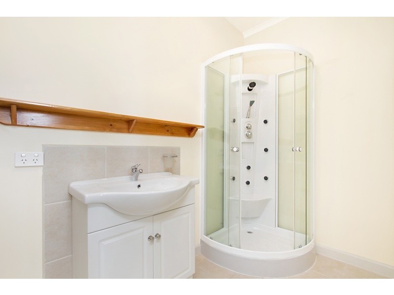 2D Mollison Street, Kyneton VIC 3444