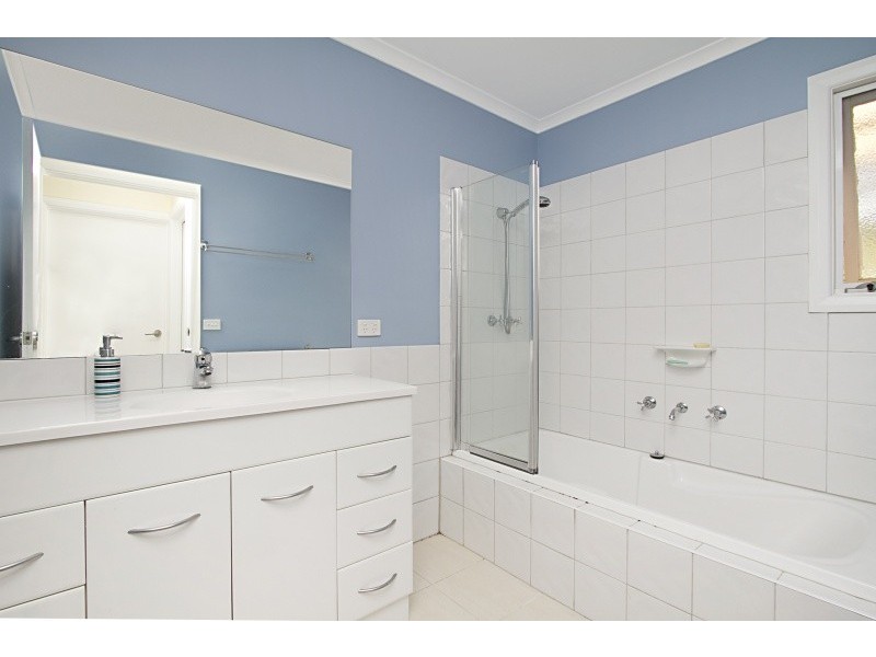 8 Louise Lane, Lancefield VIC 3435