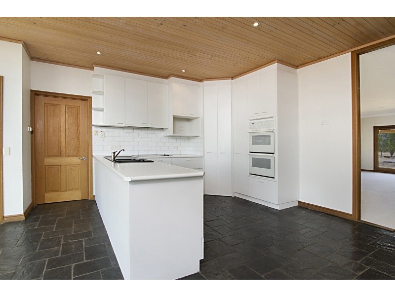 183 James Lane, Woodend VIC 3442