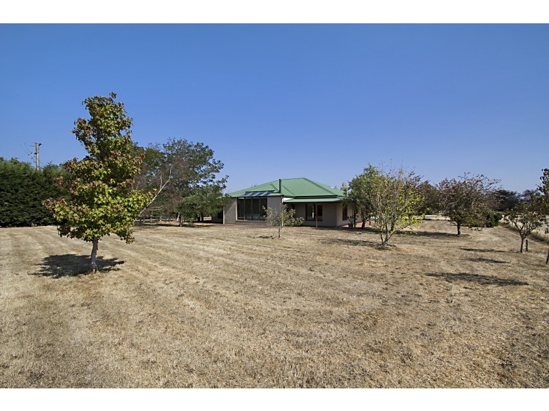 183 James Lane, Woodend VIC 3442