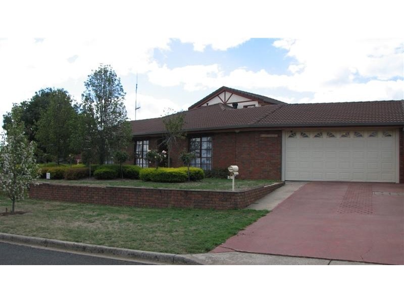 6 Castles Crescent, Kyneton VIC 3444